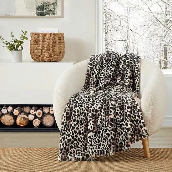 Koolaburra By UGG Miles Faux Fur Throw Natural 2 Koolaburra By UGG Miles Faux Fur Throw Natural - Image 2