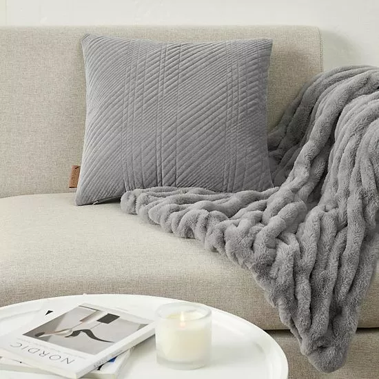 Koolaburra By UGG Lona Throw Pillow Verdent 2 Koolaburra By UGG Lona Throw Pillow Verdent - Image 2