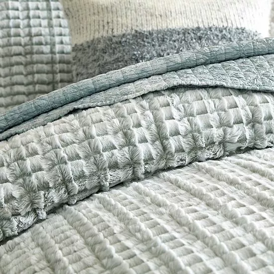 Koolaburra By UGG Finch Faux Fur Comforter Set With Shams 2 Koolaburra By UGG Finch Faux Fur Comforter Set With Shams - Image 2